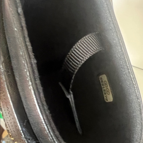 Chanel Chain around leather crossbody bag - Picture 8 of 12